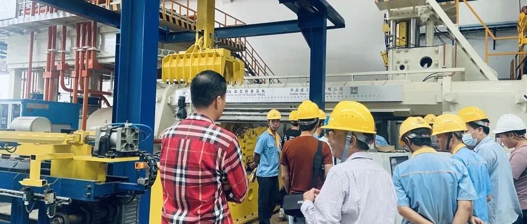 華南重工-7500T擠壓機在華昌集團首次出料成功！